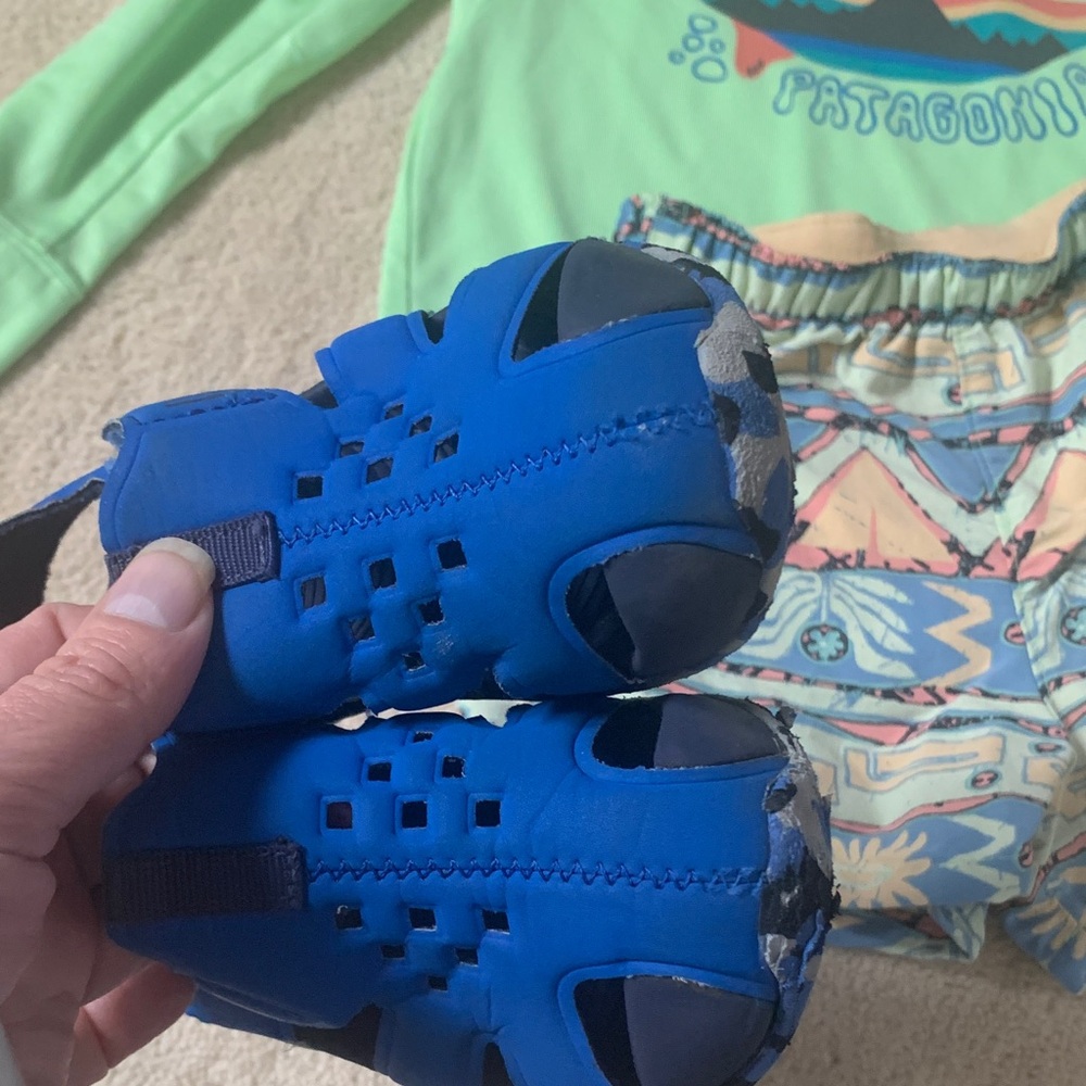 Patagonia Kids Rashguard and swim shorts. Plus bonus - Picture 5 of 7